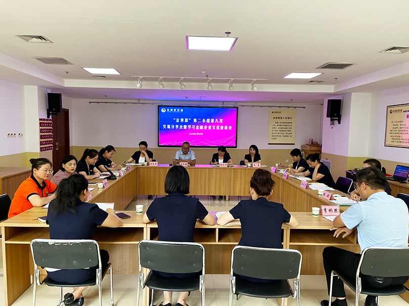 話(huà)心聲  熠熠青春初綻放；暢未來(lái)  灼灼芳華競成長(cháng)