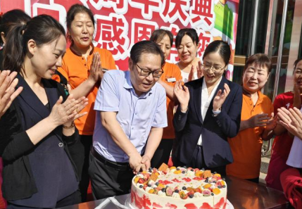 一路耕耘  十三載繪就發(fā)展圖；石董慰問(wèn)  啟新程共譜新華章