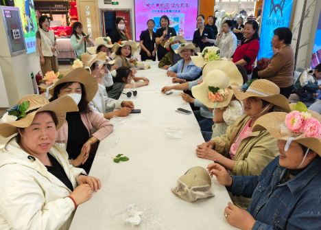 “帽”美如花   感恩母親指尖傳； 繽紛彩繪   致謝母愛(ài)金威贊